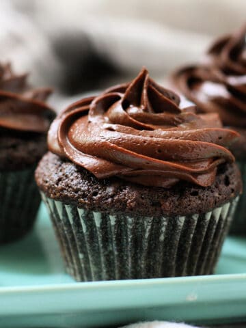 cupcakes with vegan chocolate frosting