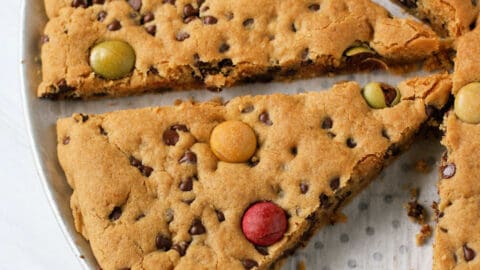 https://theprettybee.com/wp-content/uploads/2023/05/giant-gluten-free-vegan-chocoolate-chip-cookie-480x270.jpg