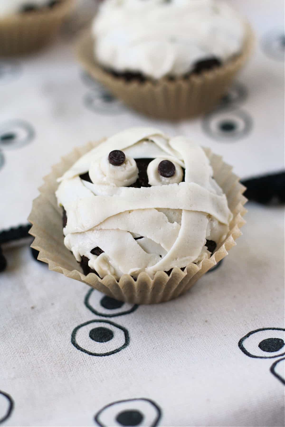 gluten free halloween mummy cupcakes