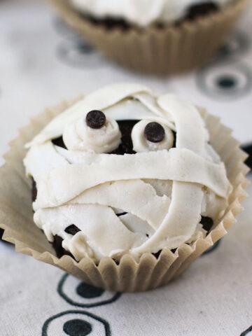 gluten free spooky mummy cupcakes