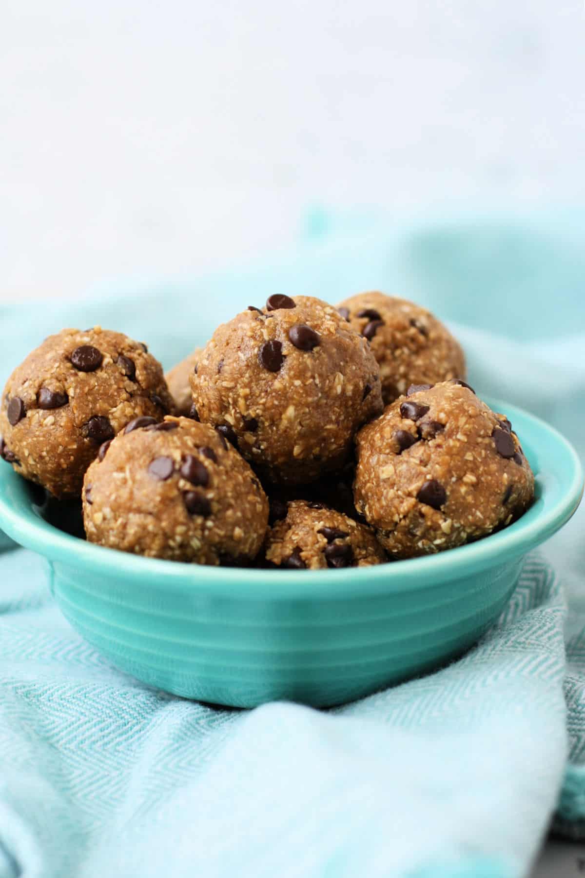 oatmeal chocolate chip bites with sunbutter