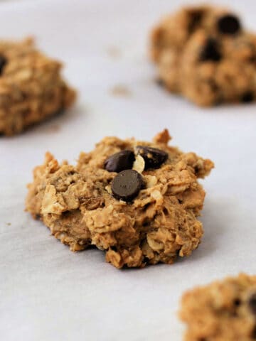 vegan chocolate chip oatmeal breakfast cookies
