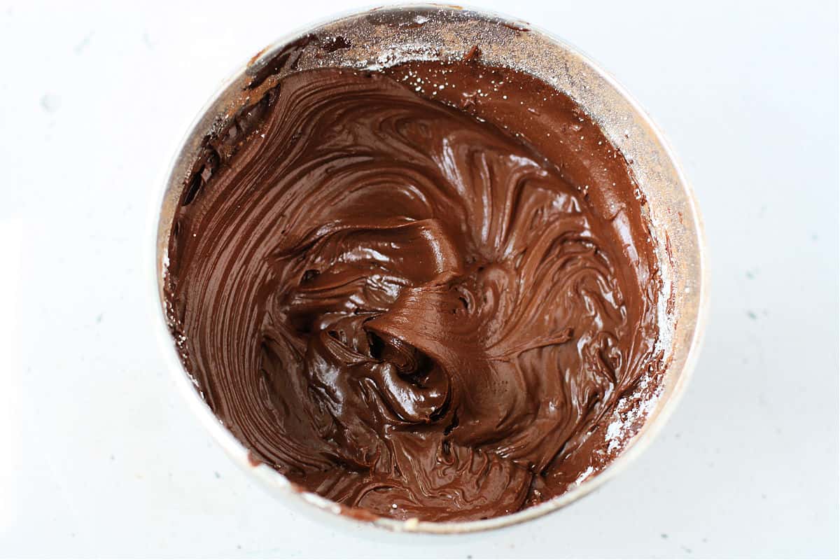 vegan chocolate frosting after mixing