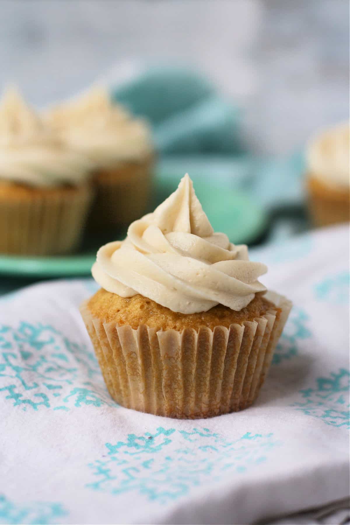 vegan vanilla cupcakes with frosting