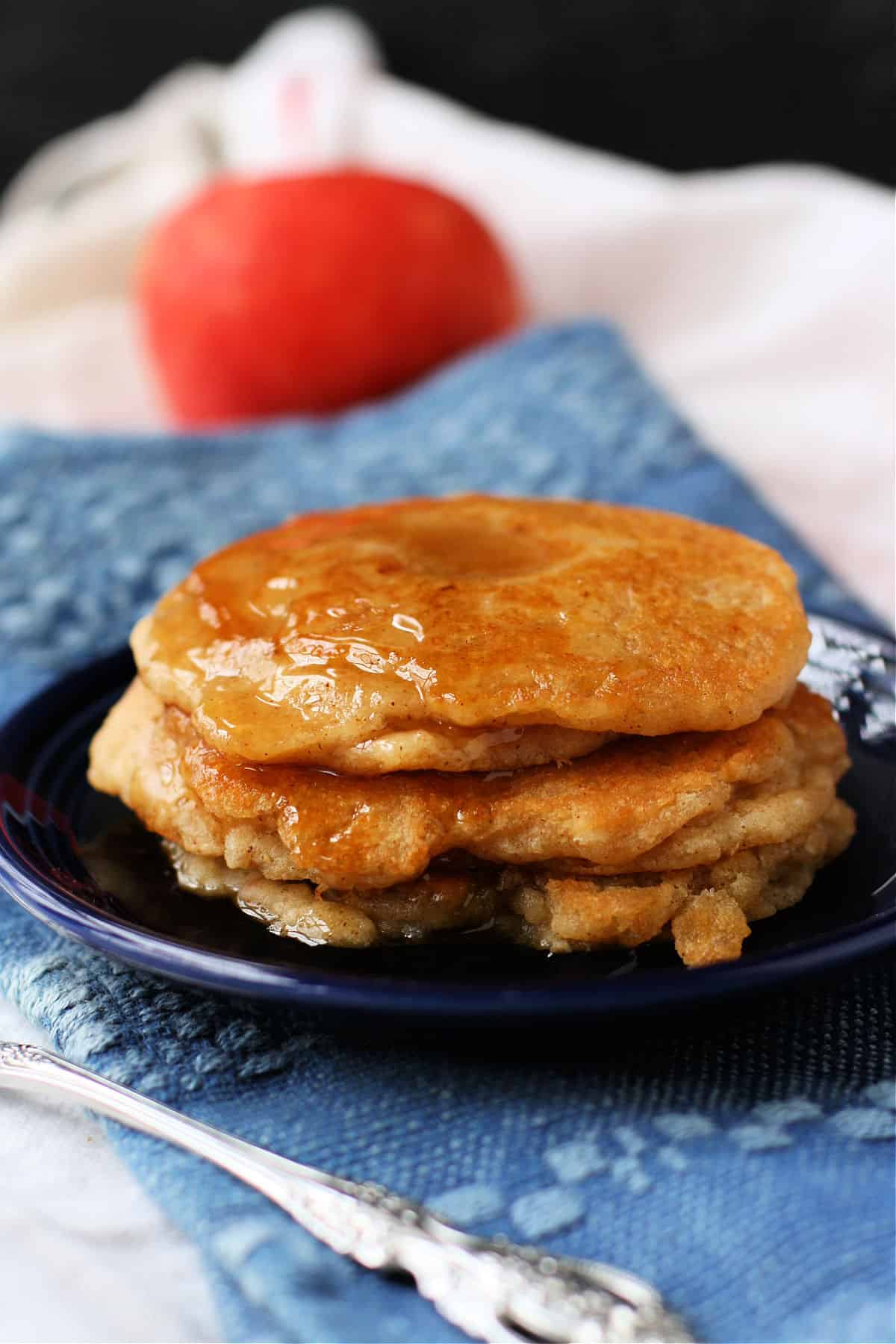 vegan apple cinnamon pancakes