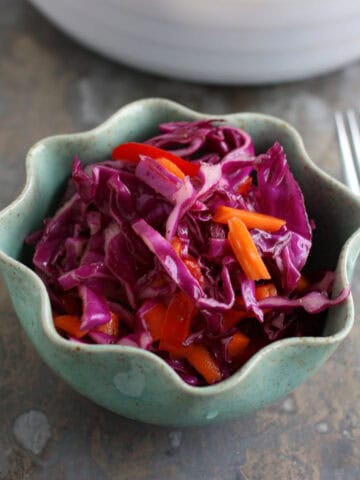 easy red cabbage slaw with peppers