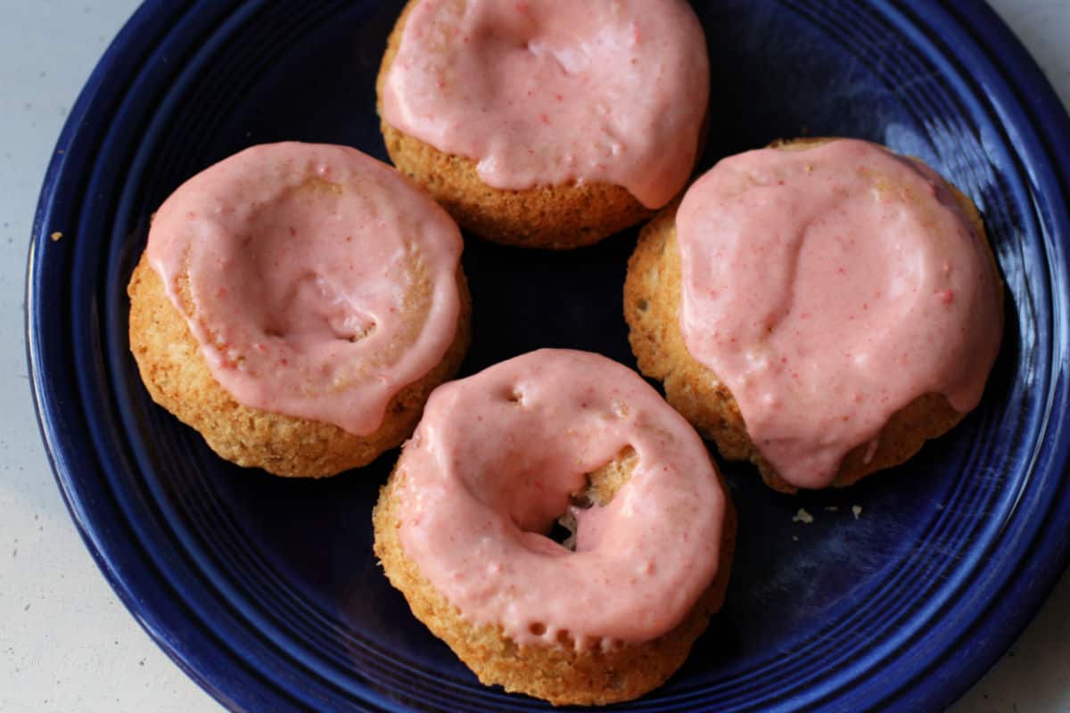 vegan frosted strawberry donuts