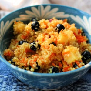 curried quinoa salad with blueberries and apples