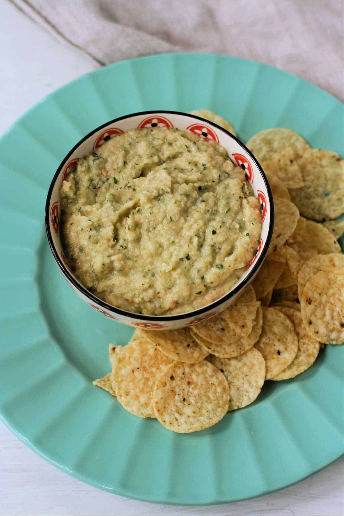 white bean dip with tortilla chips