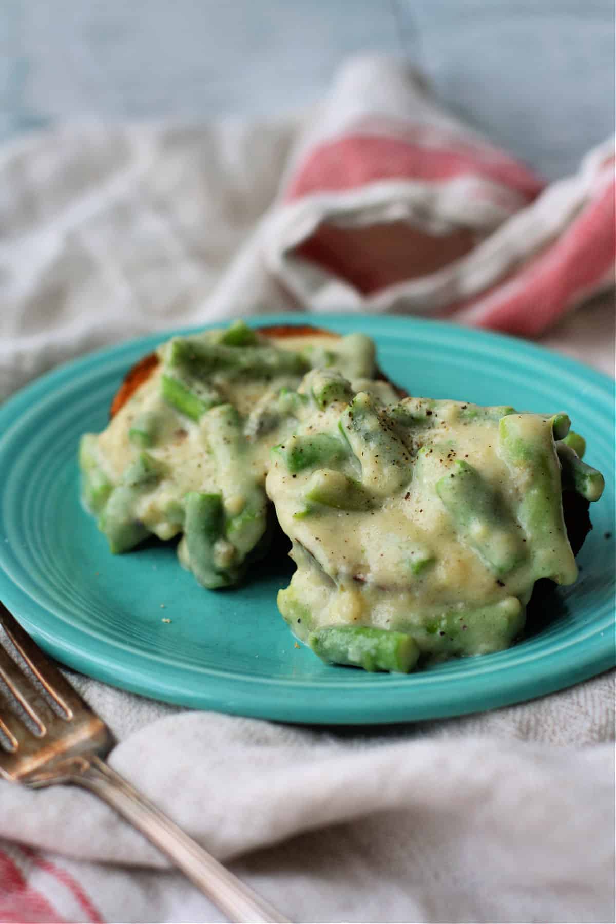 creamy asparagus on toasted bread