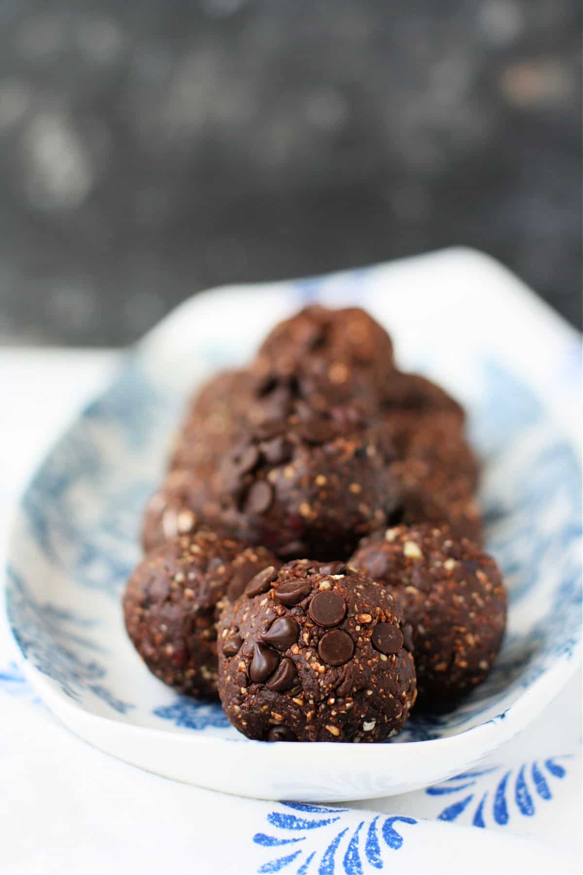 nut free chocolate cherry energy bites