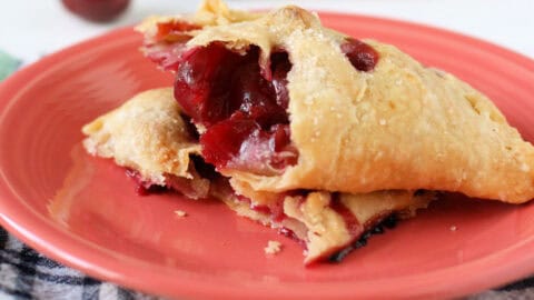 vegan-cherry-hand-pie-with-