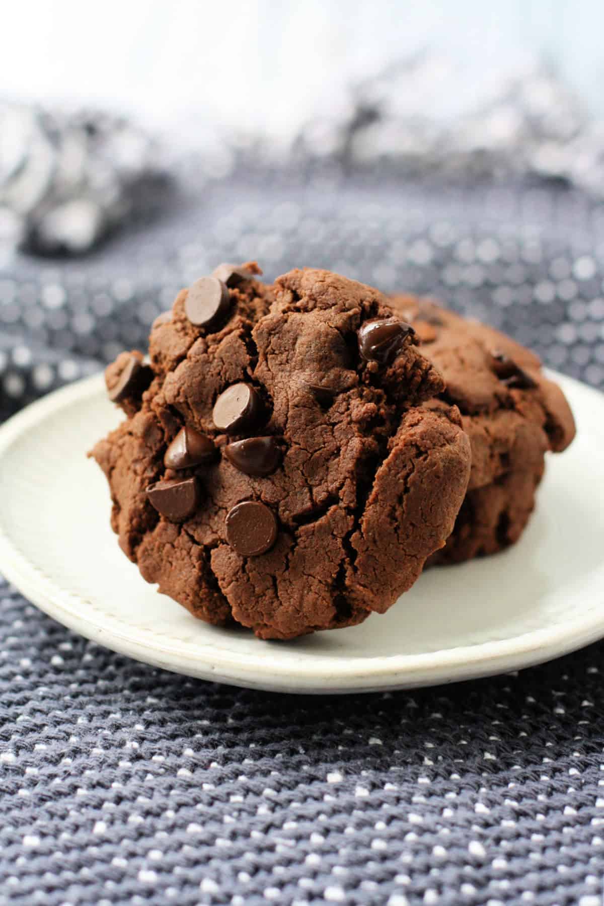 gluten free crumbl dark dream cookies