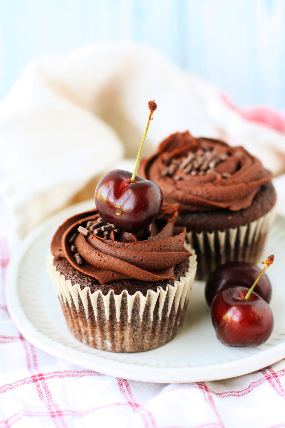 easy vegan cherry chocolate cupcakes
