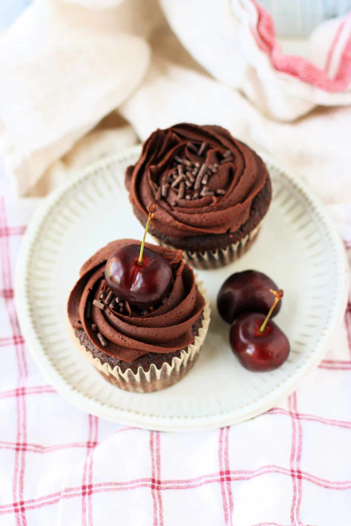 vegan chocolate cherry cupcakes
